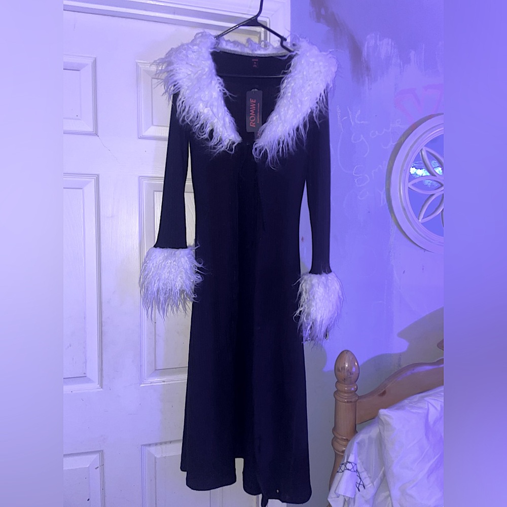 ROMWE BLACK CARDIGAN WITH FAUX FUR COLLAR